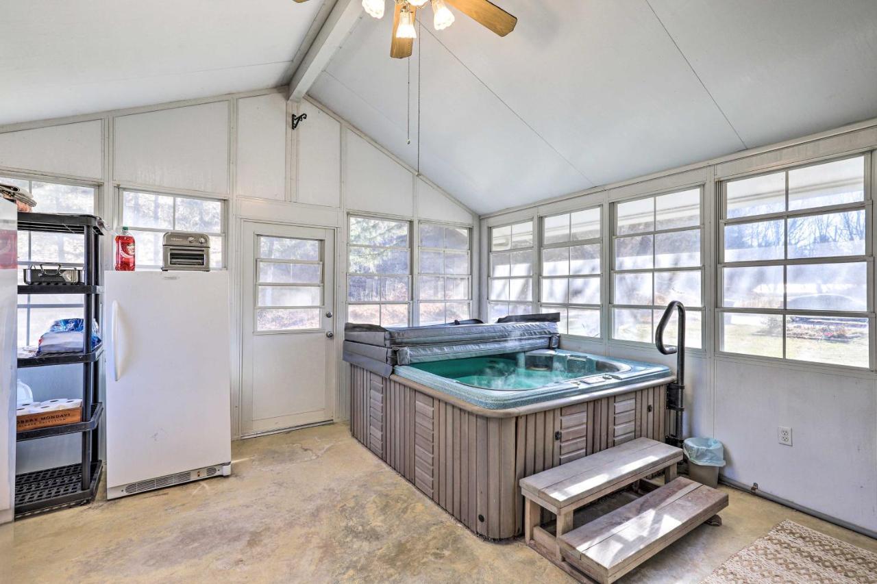 Blue Ridge Mountain Escape With Hot Tub, Grill! Vila Brevard Exterior foto